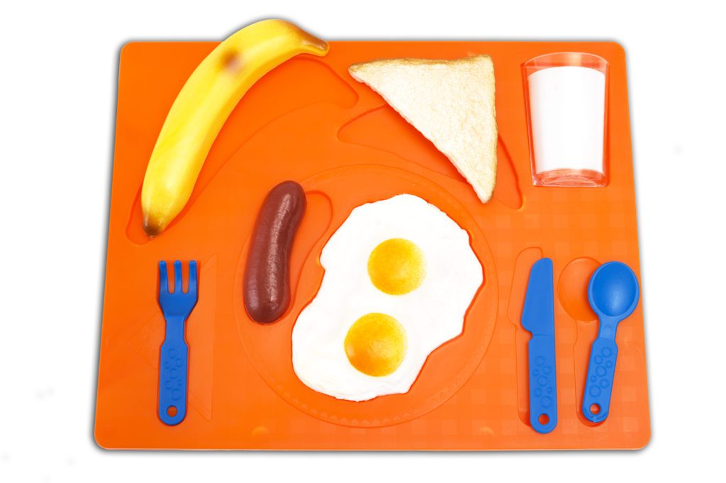 Puzzle in rilievo molto originale che rappresenta il momento della colazione. In polietilene solido e lavabile.
Sviluppa le facoltà logiche del bambino.